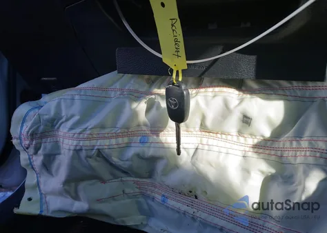 2018 Toyota Corolla Le z USA, uszkodzony, nr VIN 2T1BURHE7JC024224